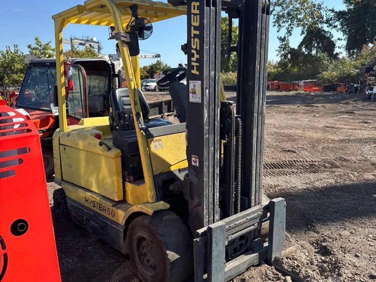 hyster-co-triple-mast-electric-forklift-model-50ac-image-4