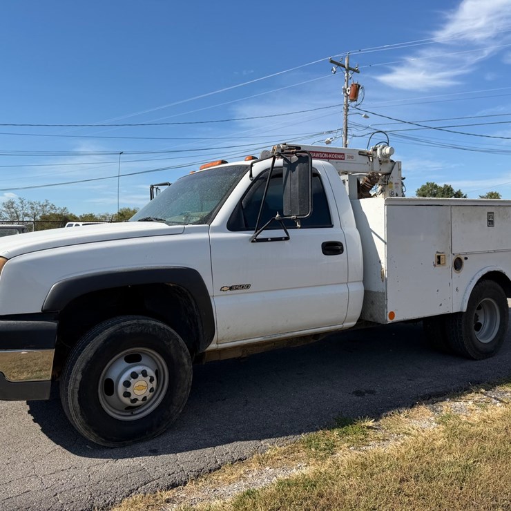 #52 • 2003 CHEVROLET CRANE TRUCK