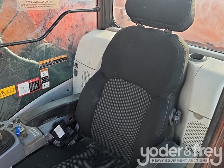 hitachi-zx245us-lc-6n-image-37