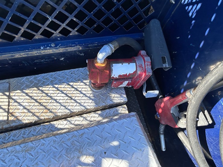 2017-gmc-3500-image-30