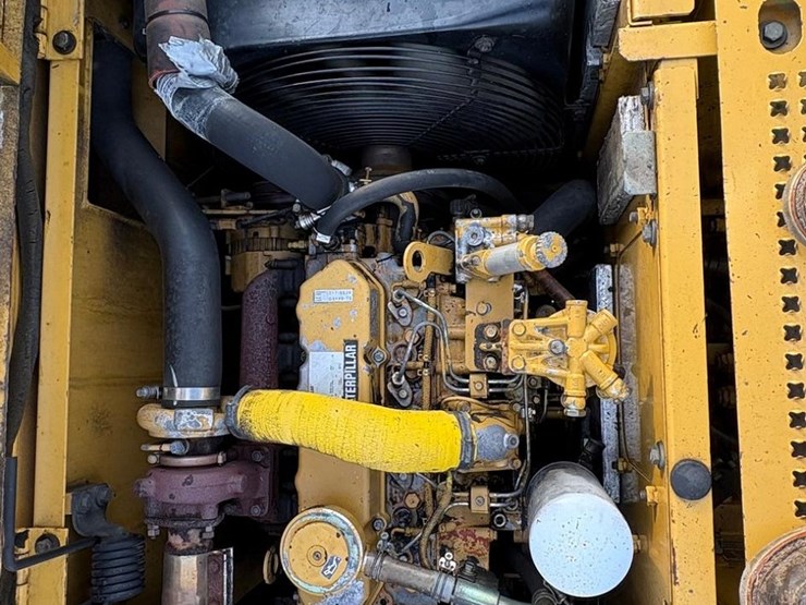 2004-caterpillar-311c-image-28