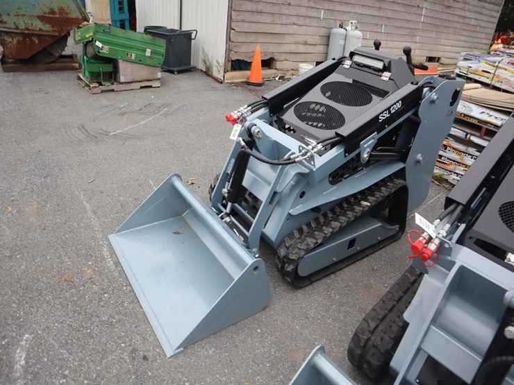 ssl-1200-mini-skidsteer-image-4