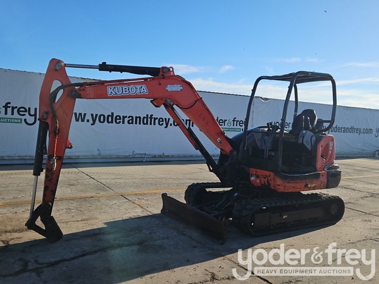 2017-kubota-kx040-4-image-1