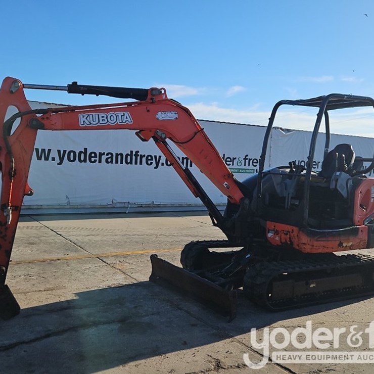 2017 KUBOTA KX040-4