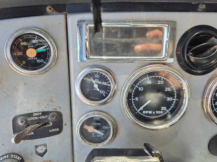 1996-ford-lt8000-image-92