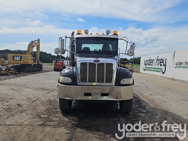 2017-peterbilt-348-image-13