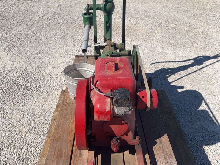 well-pump-display-image-5