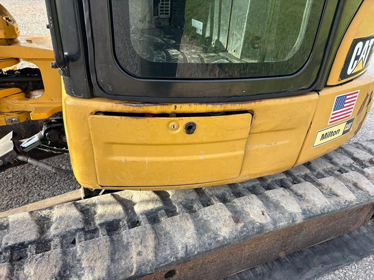 2014-caterpillar-305-image-24