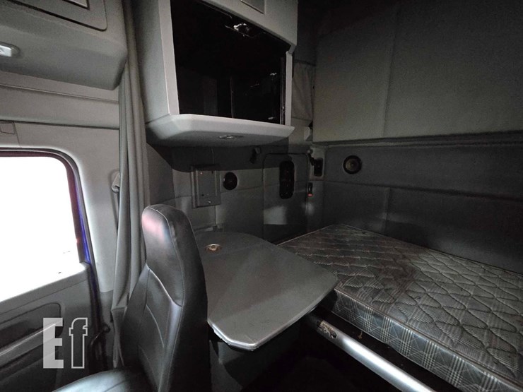 2015-kenworth-t680-image-17