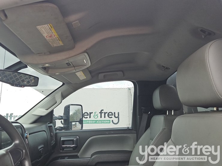 2020-chevrolet-silverado-5500hd-image-39