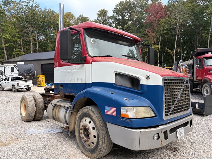 2004-volvo-10-image-10