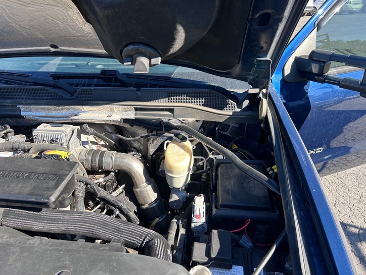 2017-gmc-3500-image-48