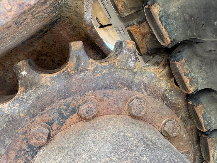 2014-caterpillar-305-image-23