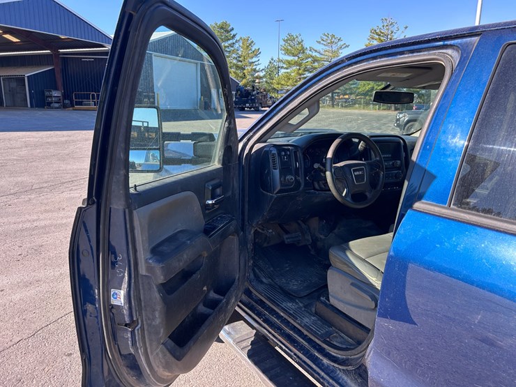 2017-gmc-3500-image-33