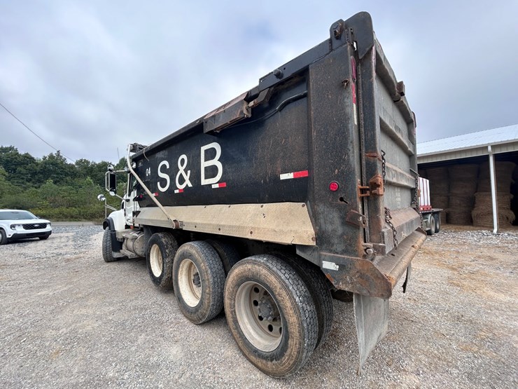 #34-•-2007-mack-granite-tri-axle-dump-truck-image-6