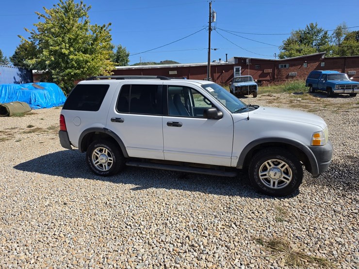 2003-ford-explorer-image-12