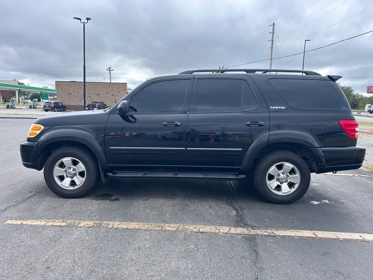 2004-toyota-sequoia-limited-image-3