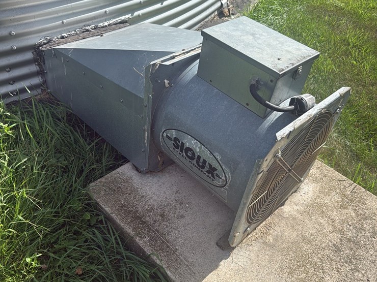 superior-grain-bin,-27’-approx-11,000-bu,-side-stairs,-full-floor,-unloading-auger,--seller-to-disconnect-power-to-bin,--buyer-responsible-for--removal,-sold-subject-to-seller-confirmation-image-7