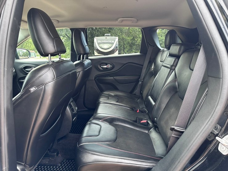 2019-jeep-cherokee-image-23