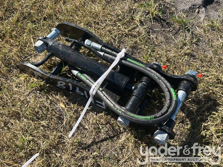 unused-captok-hydraulic-thumb-clip-to-suit-1-2-ton-excavator-image-1