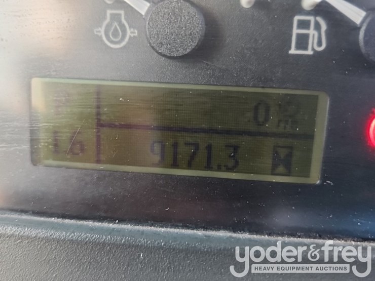 2016-deere-700k-lgp-image-32