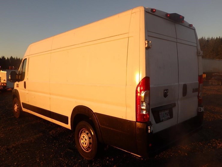 2021-dodge-3500-image-3