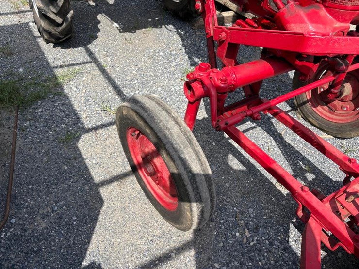 1953-farmall-cub-tractor-image-5