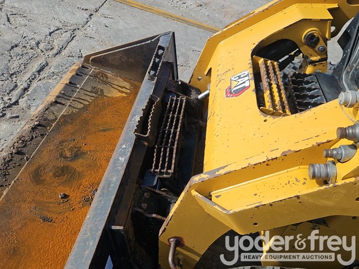 2021-caterpillar-279d3-image-16