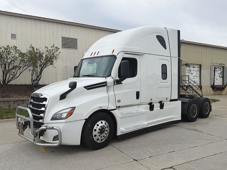 2023-freightliner-cascadia-126-image-2