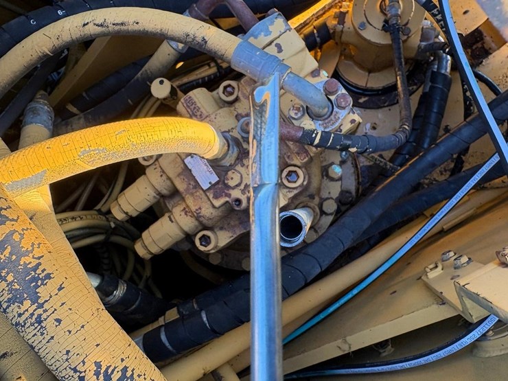 2004-caterpillar-318cl-image-27