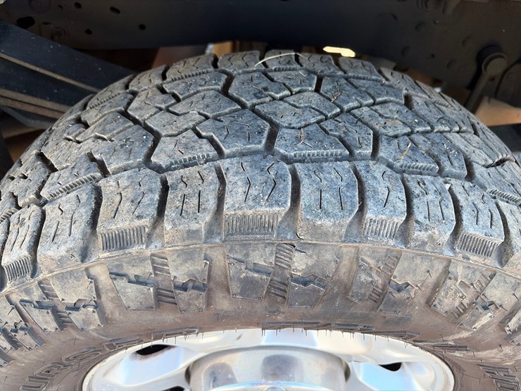 #98-•-2013-ford-xlt-f-250-pickup-truck-image-12