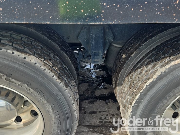 2017-peterbilt-348-image-9