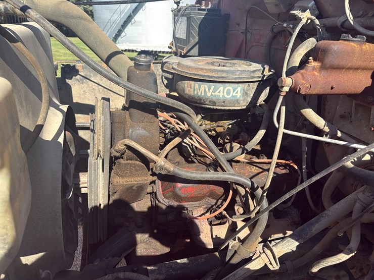 1979-international--model-1924-tandem-grain-truck,-81,877-miles,-4x4-manual-transmission,-gas,-roll-tarp-image-5
