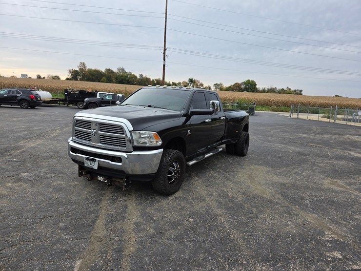 2015-dodge-3500-image-1