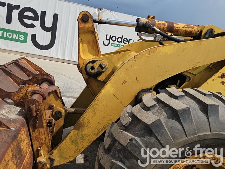 caterpillar-928f-image-14