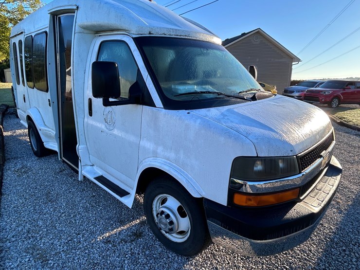 #95-•-2007-chevrolet-express-van-image-10