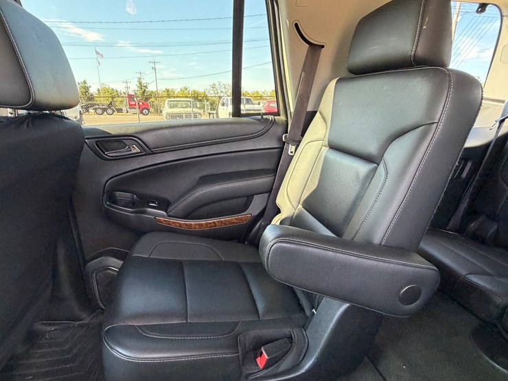 2015-chevrolet-tahoe-ltz-image-18