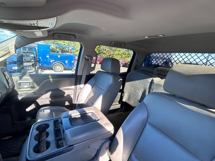 2016-gmc-3500-image-38