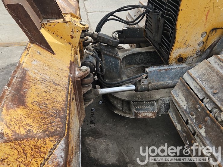 2013-deere-650k-lgp-image-16