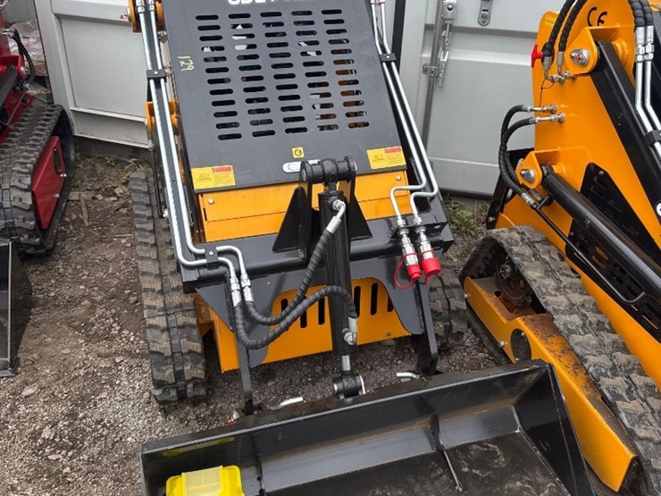 new-sdlool-co-mini-stand-on-skidloader-model-sl360t-image-2