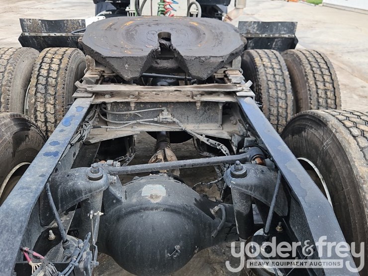 2019-peterbilt-579-image-17