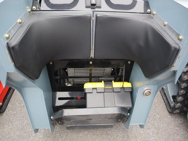 ssl-1200-mini-skidsteer-image-10