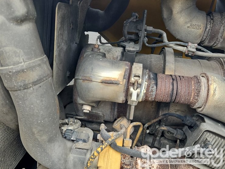 2013-deere-650k-lgp-image-25