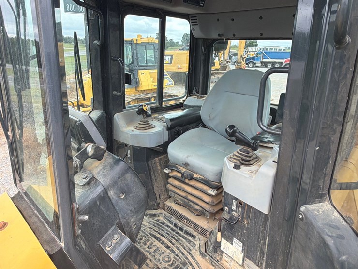 2014-komatsu-d51pxi-22-image-18