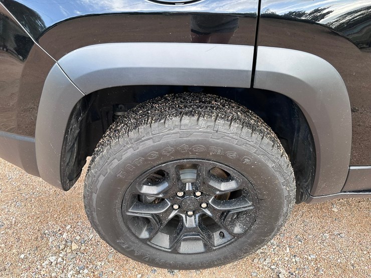 2019-jeep-cherokee-image-35