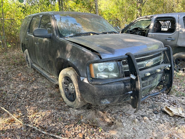 2011-chevrolet-tahoe-image-2
