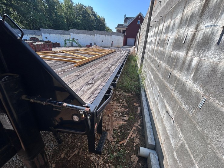 #10-•-2018-maxx-d-trailer-lo-pro-gn-flatbed-image-2
