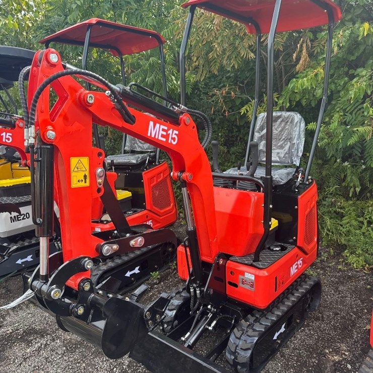 New SD Lanch Co Mini Excavator Model ME15