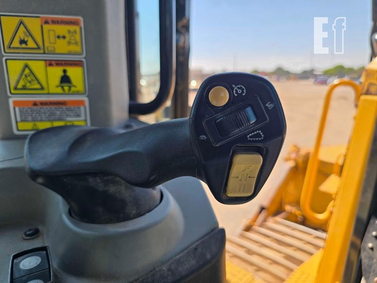 2013-caterpillar-d8t-image-20