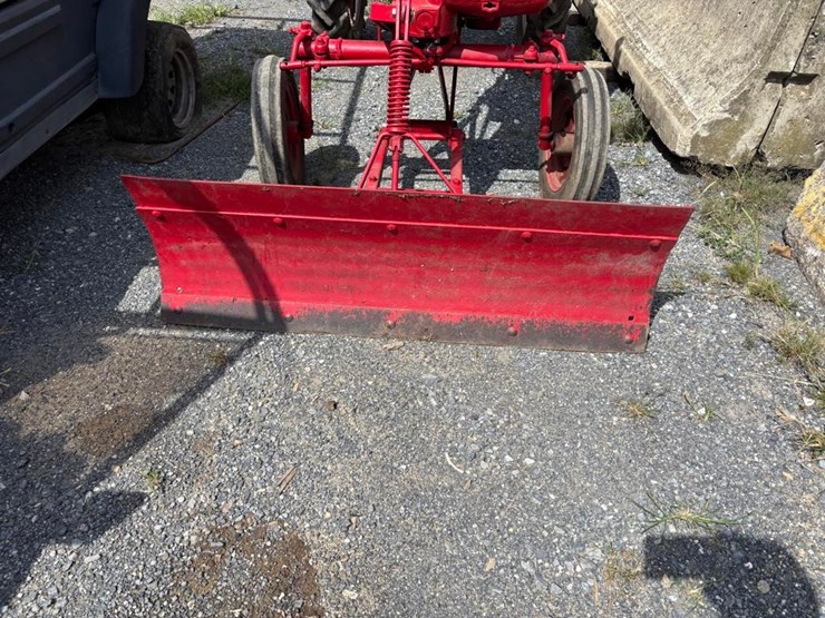1953-farmall-cub-tractor-image-4
